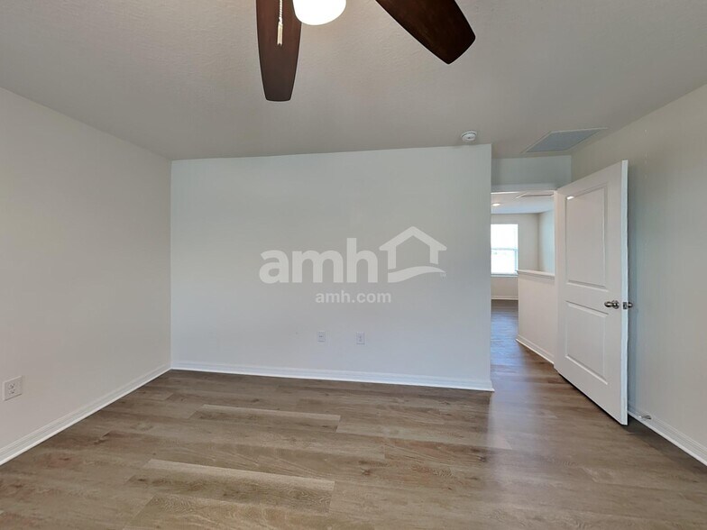 Building Photo - 10316 Flathead Dr