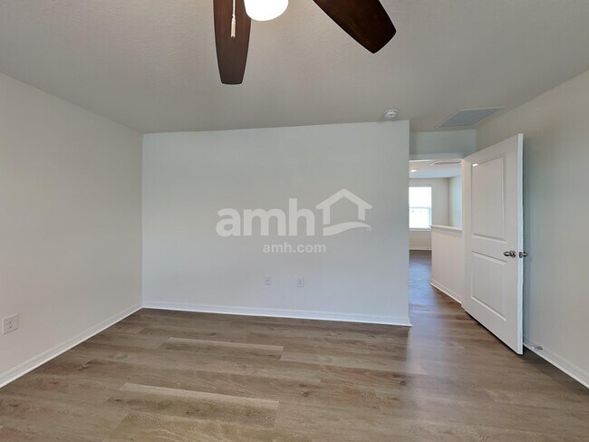 Building Photo - 10316 Flathead Dr