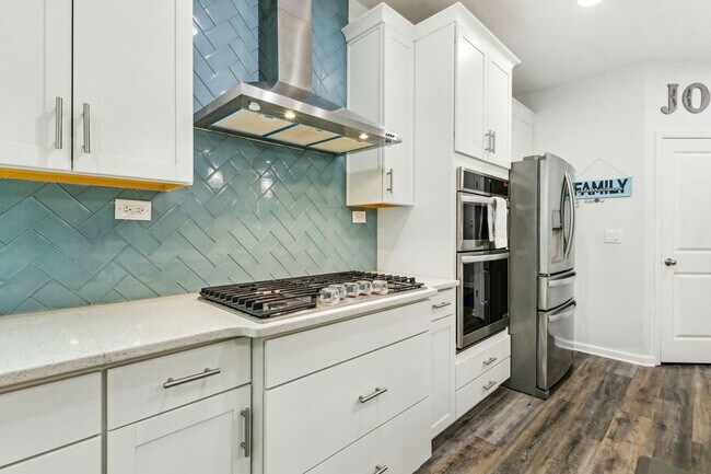Building Photo - Spacious 4 Bed / 4 Bath Home with Upgrades...