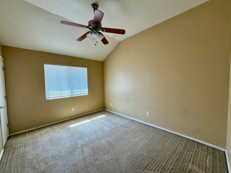 Building Photo - 4402 Jeff Scott Dr