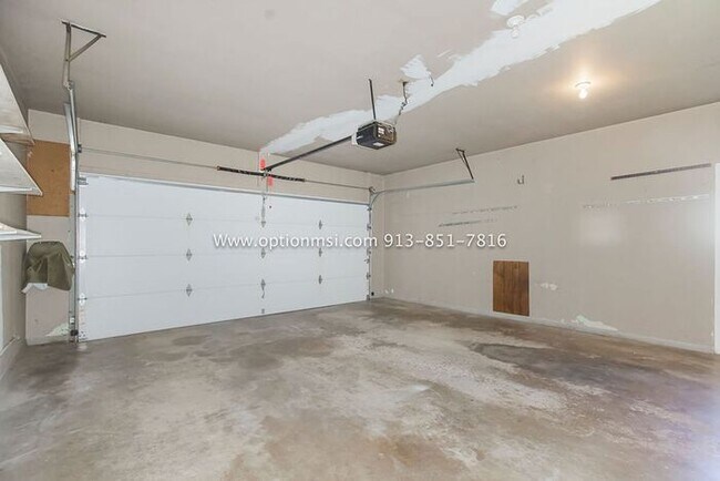 Building Photo - Fantastic four-bedroom ranch in the heart ...