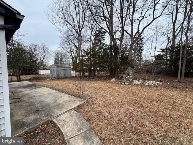 Building Photo - 365 E Springfield Rd