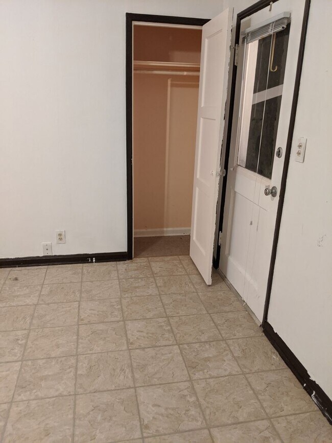 Building Photo - 3323 Tarabochia St