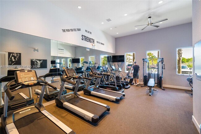 Building Photo - 495 NE 5th Ln