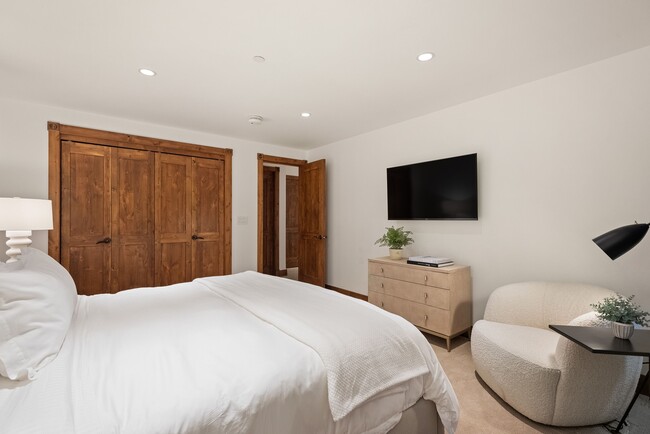 Building Photo - 503 W Main St