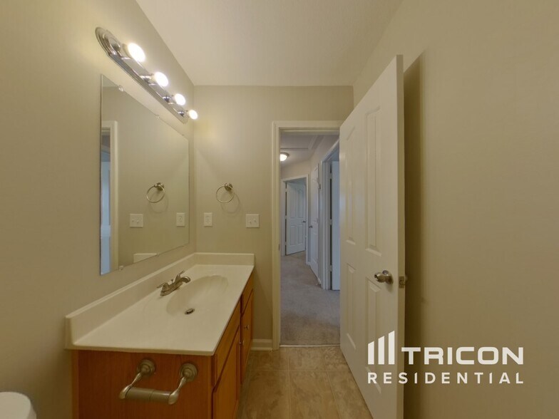 Building Photo - 8334 Rolling Meadows Ln