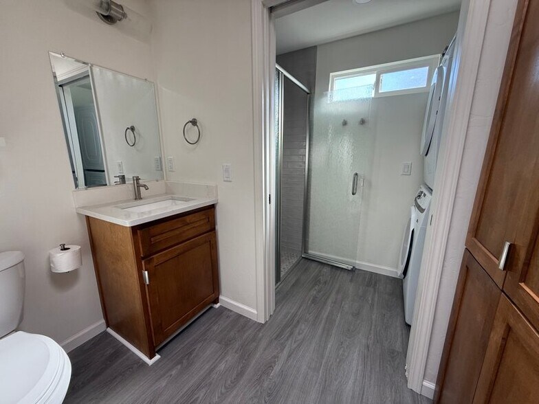 Building Photo - 5564 E Camden St