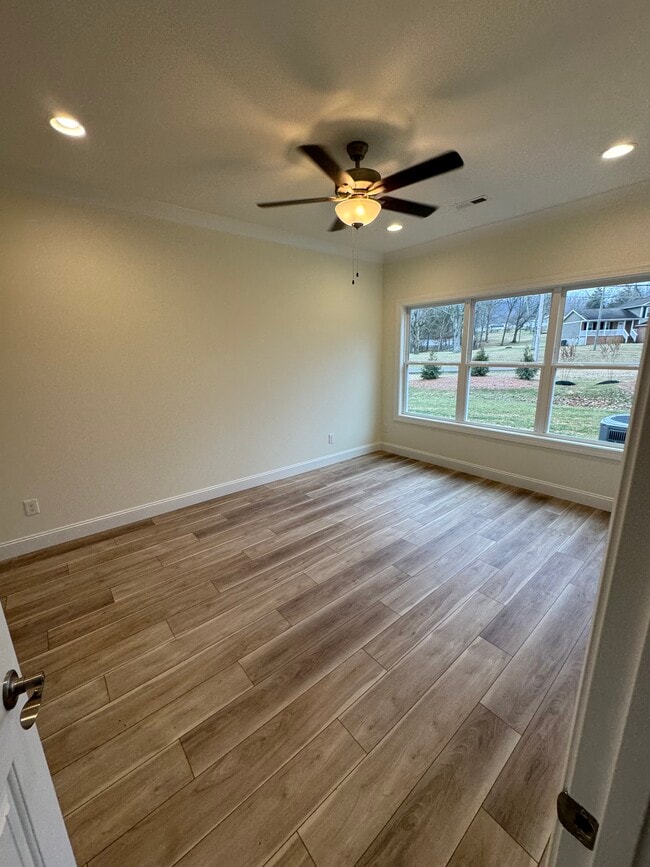 Building Photo - 1331 W Beaver Creek Dr