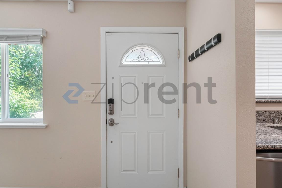 Building Photo - Unit