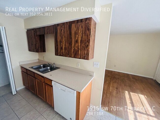 Building Photo - 1915 SW 70th Terrace