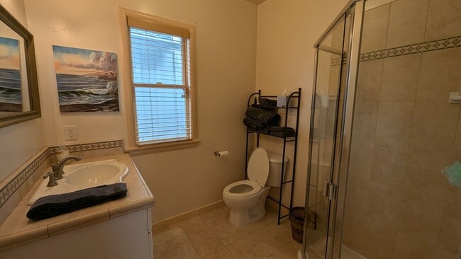 Building Photo - Quaint Historical Home near Downtown Pacif...