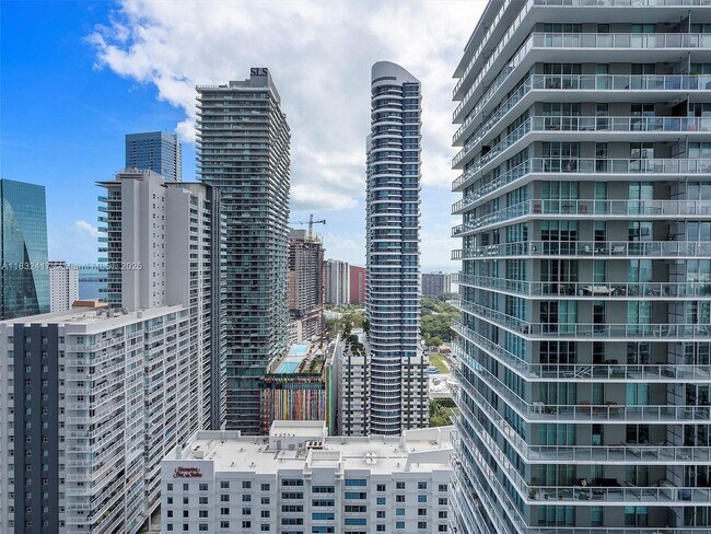 Building Photo - 1111 SW 1st Ave