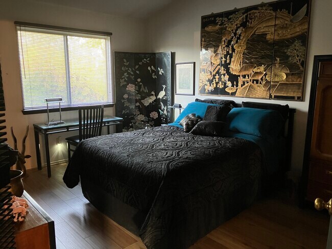 Building Photo - 6431 Deerhurst Dr