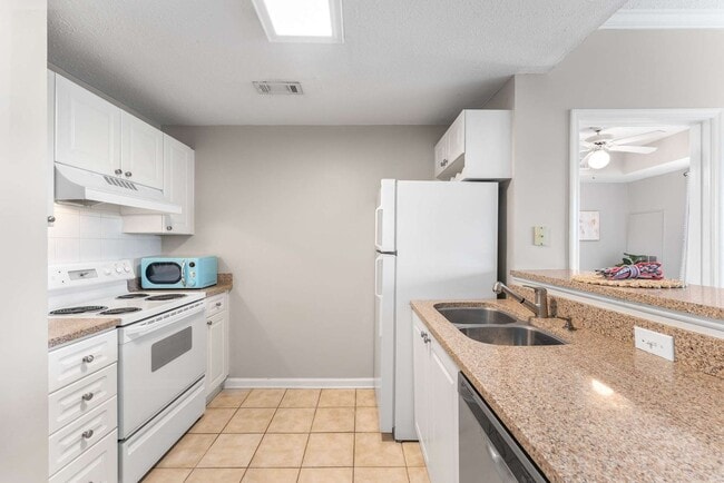 Building Photo - Beautiful One Bed One Bath Green Hills Condo