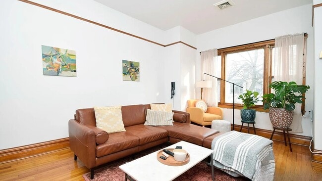 Building Photo - 2524 W Palmer St