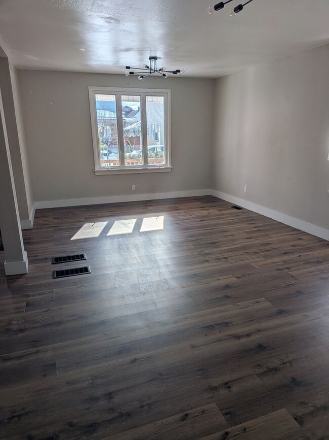 Building Photo - 1043 Meade Ave