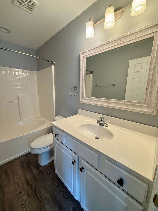 Building Photo - Beautiful 2 Bedroom, 2.5 Bath Townhome in St. Andrews at Stoney Creek – Golf Course Community, Wh...