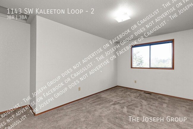 Building Photo - 1143 SW Kaleeton Loop