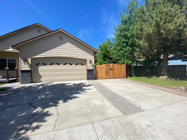 Building Photo - 3 Bedroom home in quiet neighborhood