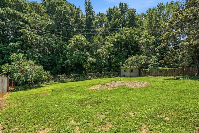 Building Photo - Move-in Ready 3 Bedroom Ranch Home in Eastway Park