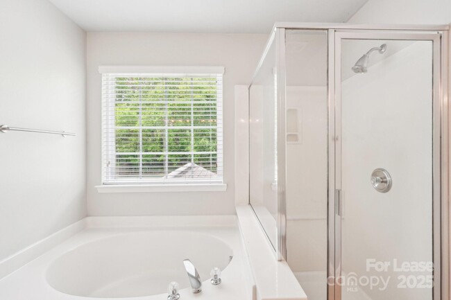 Building Photo - 14417 Laurel Tree Ln