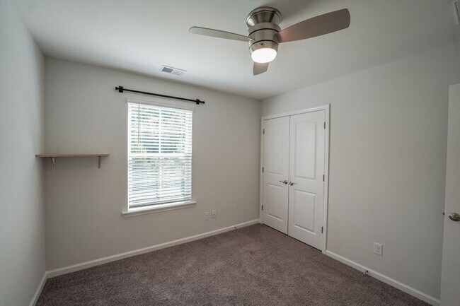 Building Photo - 3556 Castleoak Dr