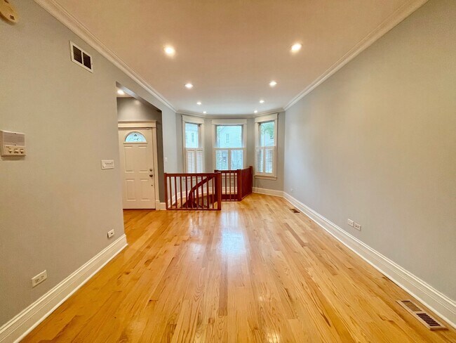 Building Photo - 3448 N Damen Ave
