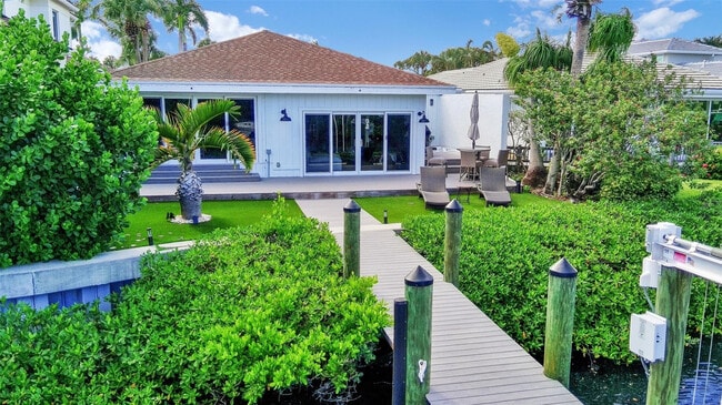 Building Photo - 17026 Bay St