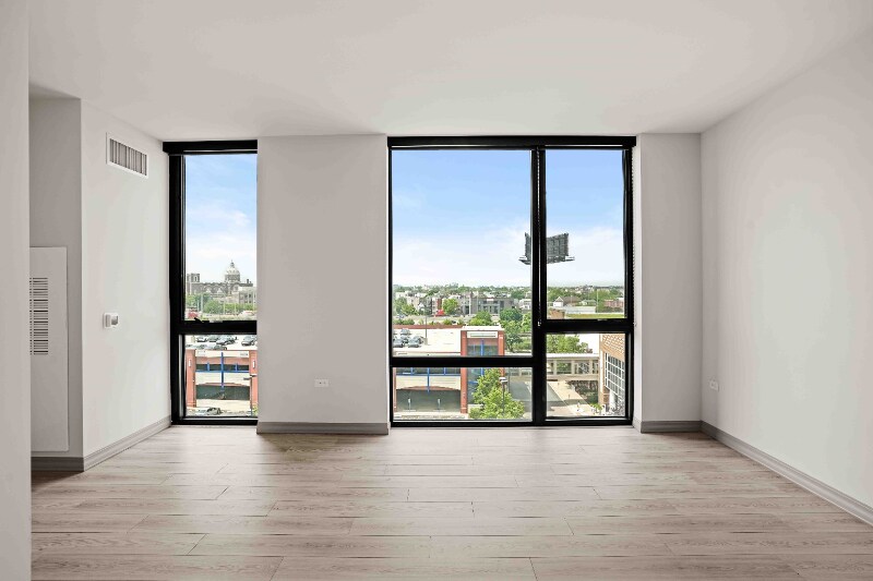 Building Photo - 2150 N Elston Ave