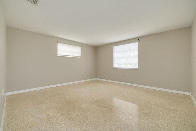 Building Photo - 3304 Bluebird Dr