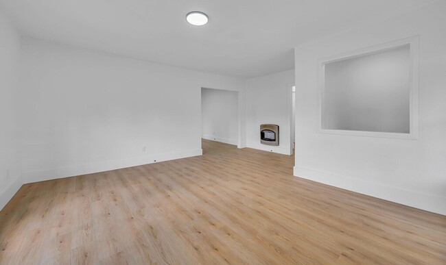 Building Photo - Newly remodeled 2 bedroom / 1 bath house!