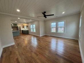 Building Photo - 911 N Spring St