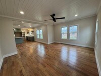 Building Photo - 911 N Spring St