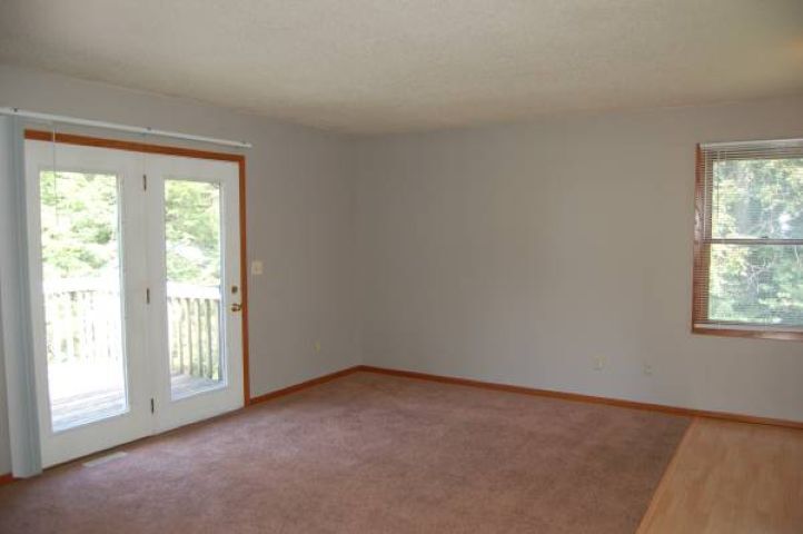 Building Photo - 908 N Dodge St