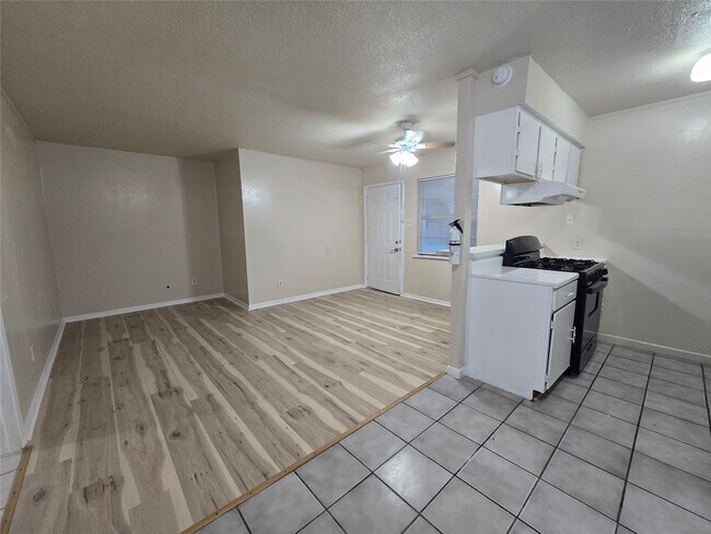 Building Photo - 3714 Ave S