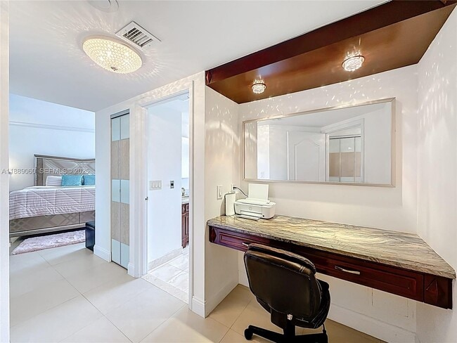 Building Photo - 1000 W Island Blvd