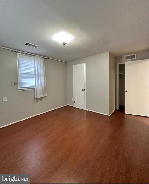 Building Photo - 8140 Drayton Ln