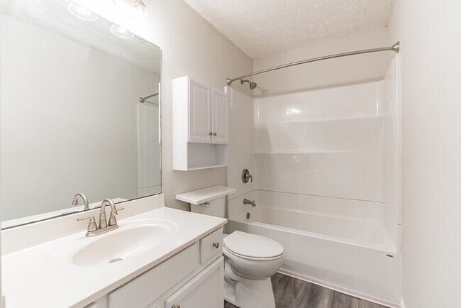 Building Photo - Three bedroom rental on Woodhaven Pl