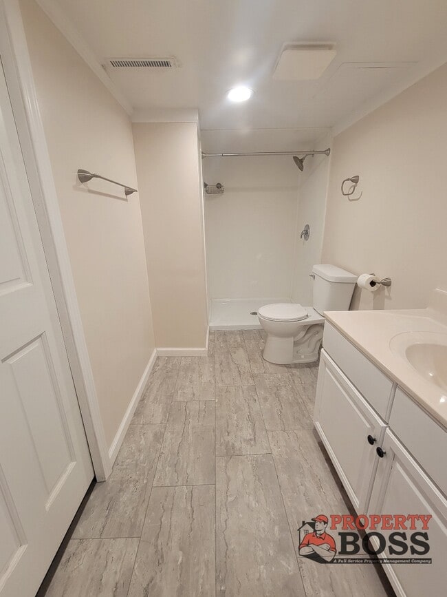 Building Photo - 564 Carolina St