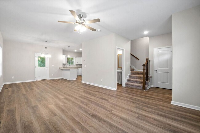 Building Photo - Beautiful 3 Bedroom Home For Rent Near Downtown Clarksville!