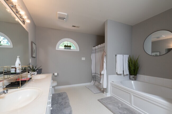 Building Photo - 14230 Spyglass Hill Cir