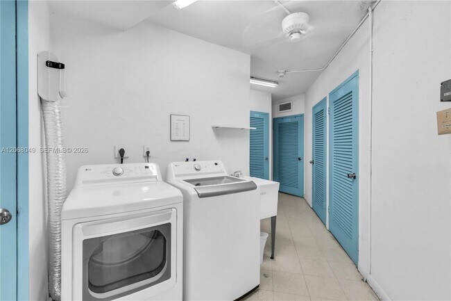 Building Photo - 9101 E Bay Harbor Dr