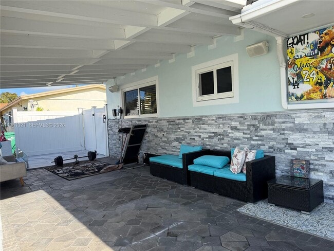 Building Photo - 2250 NW 22nd Ct