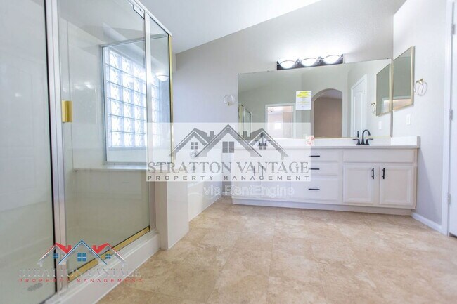 Building Photo - 16627 W McKinley St