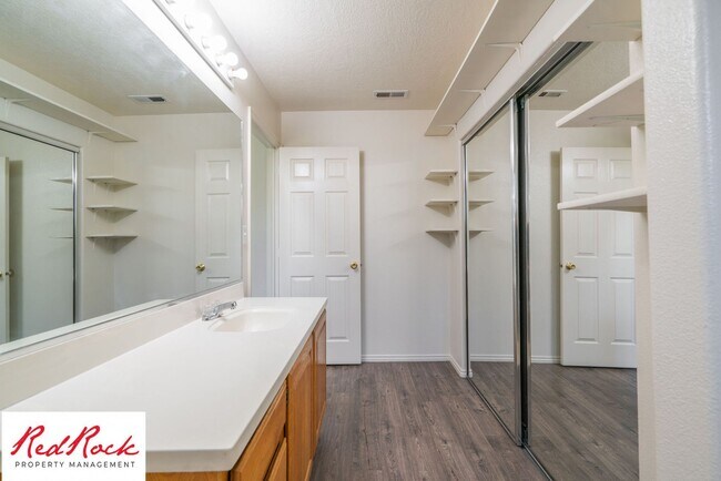 Building Photo - Easy Living! 3 Bedroom Home with Gorgeous Backyard