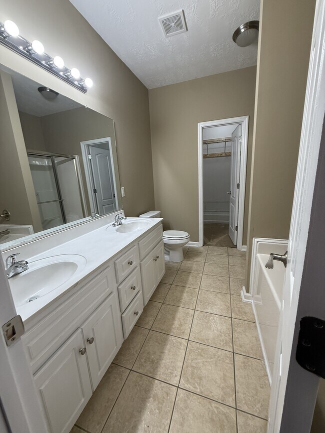 Building Photo - 4304 E Barcelona Way