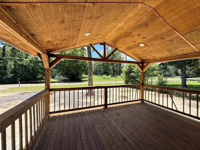 Building Photo - 16767 Oak Knoll Dr