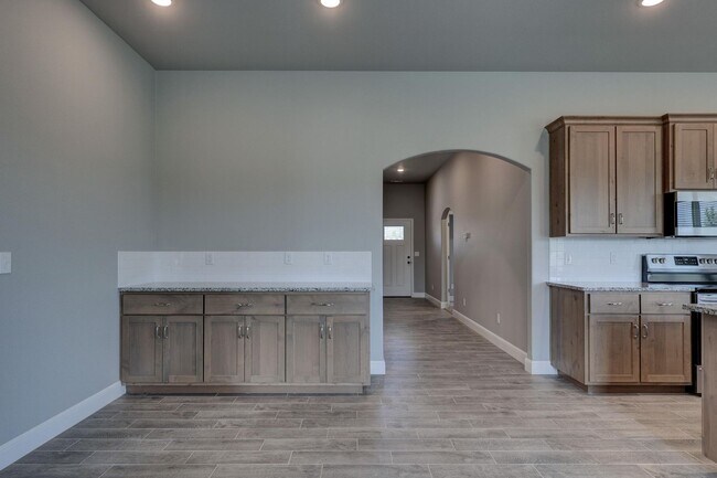 Building Photo - 802 Delaney Dr
