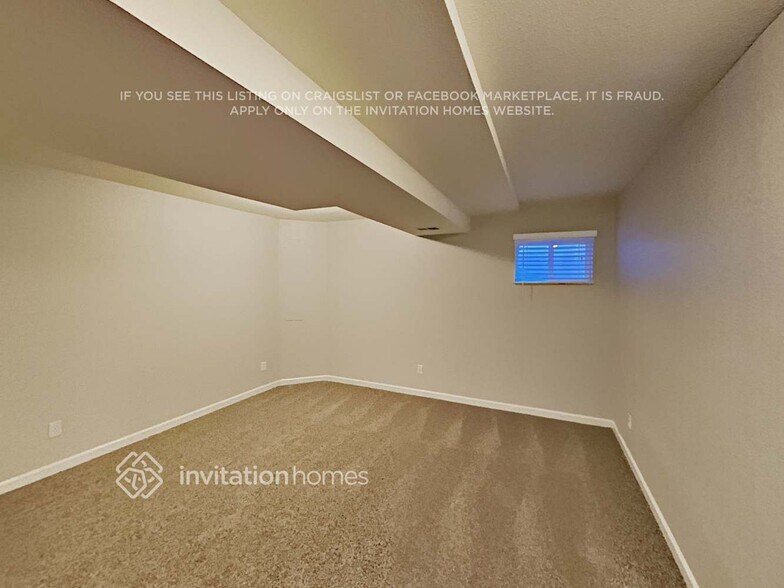 Building Photo - 3315 S Dunkirk Way