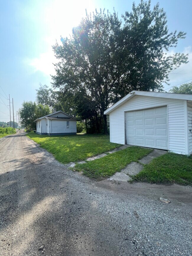 Building Photo - 501 S 34th St